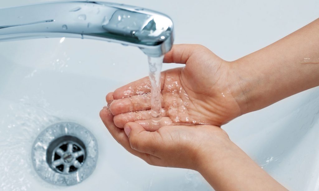 Çeşme suyu el yıkaması