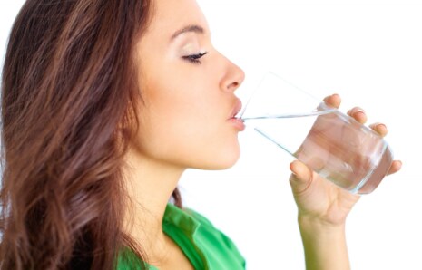 Su İçen Kadın Resimleri-2