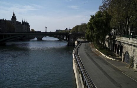 Paris’te Sokakların Temizliğinde Kullanılan Suda Koronavirüs İzlerine Rastlandı