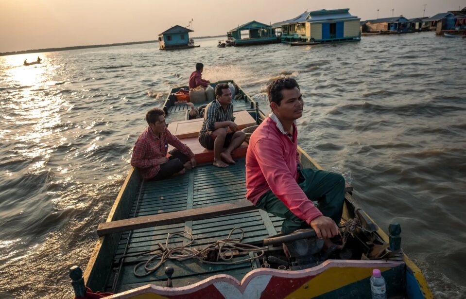 Kamboçya’nın en büyük gölü kuruyor, ormanları ve balıkları da beraberinde götürüyor.