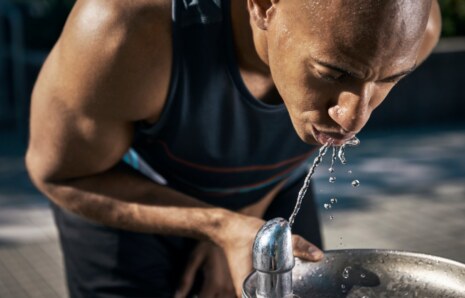 Daha Fazla Sperm Üretmek İçin Daha Fazla Su İçmeyi Deneyin