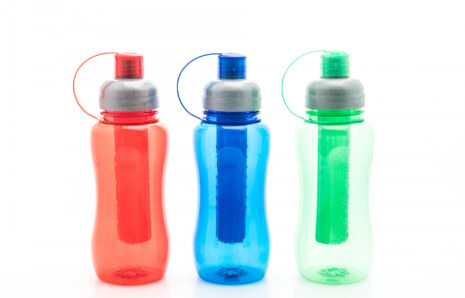 Plastik Suluklardaki Gizli Tehlike: Kapsamlı Bir Araştırma Yüzlerce Kimyasal Sızıntısını Ortaya Çıkardı